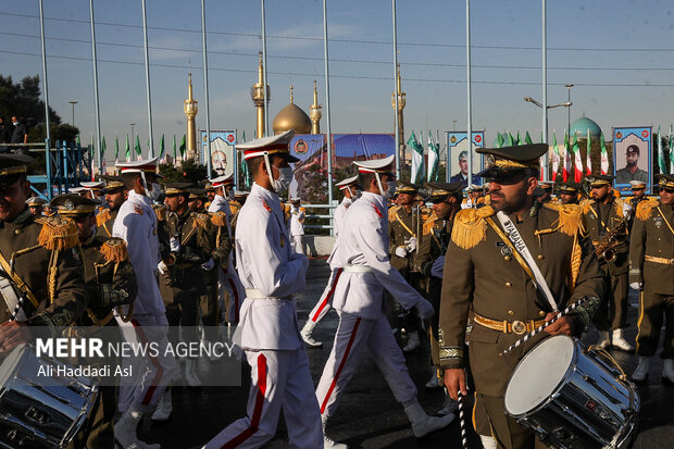 مراسم الاستعراض العسكري بمناسبة يوم الجيش الايراني 