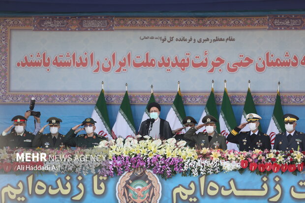 الرئيس الايراني يحذر الصهاينة / إزاحة الستار عن طائرة "كمان 22" المسيرة
