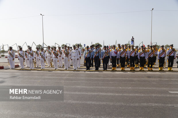 رژه نیروهای مسلح هرمزگان به مناسبت روز ارتش