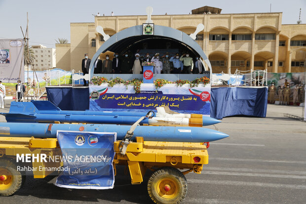 Parade of Armed Forces in Hormozgan on National Day of Army
