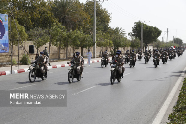 Parade of Armed Forces in Hormozgan on National Day of Army
