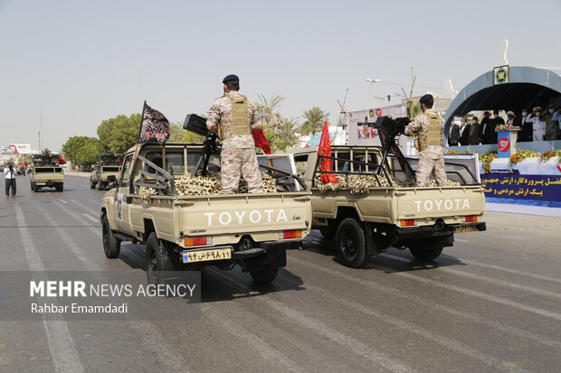 Parade of Armed Forces in Hormozgan on National Day of Army
