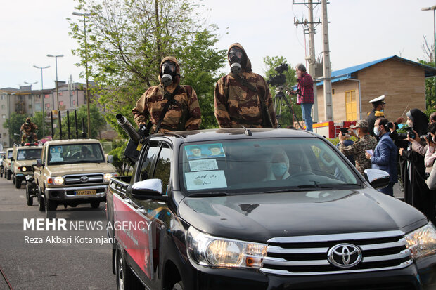 رژه خودرویی نیروهای مسلح گیلان در گرامیداشت روز ارتش
