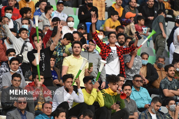 Fans in Arak prepare for Hazfi Cup semi-final