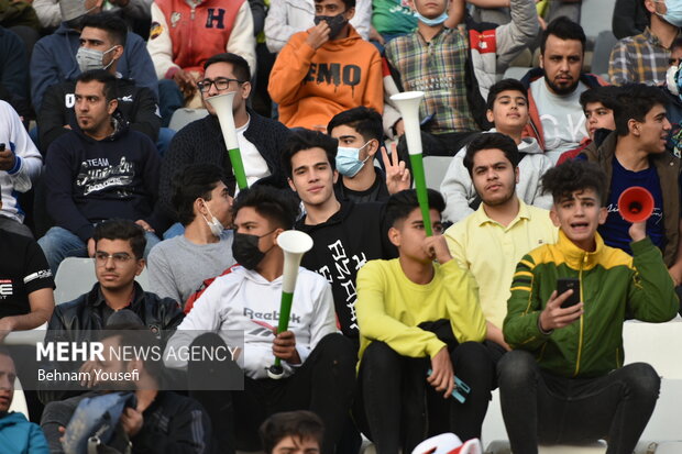 Fans in Arak prepare for Hazfi Cup semi-final