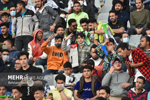 Fans in Arak prepare for Hazfi Cup semi-final