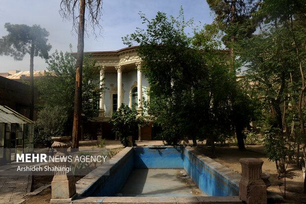 خانهٔ مستوفی‌الممالک مربوط به اواخر دوره قاجار است و در محله سنگلج تهران، گذر مستوفی واقع شده است