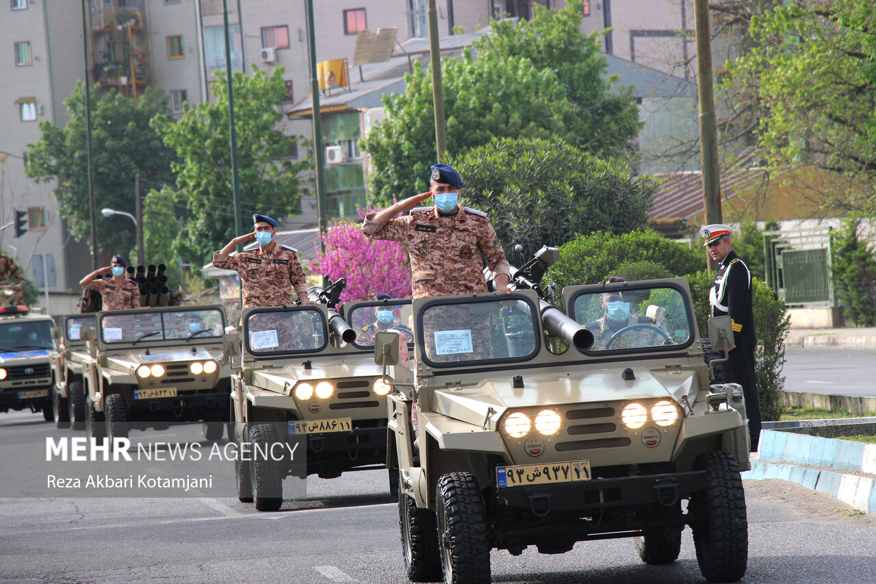 برگزاری رژه موتوری یگان های نظامی کاشان به مناسبت هفته دفاع مقدس