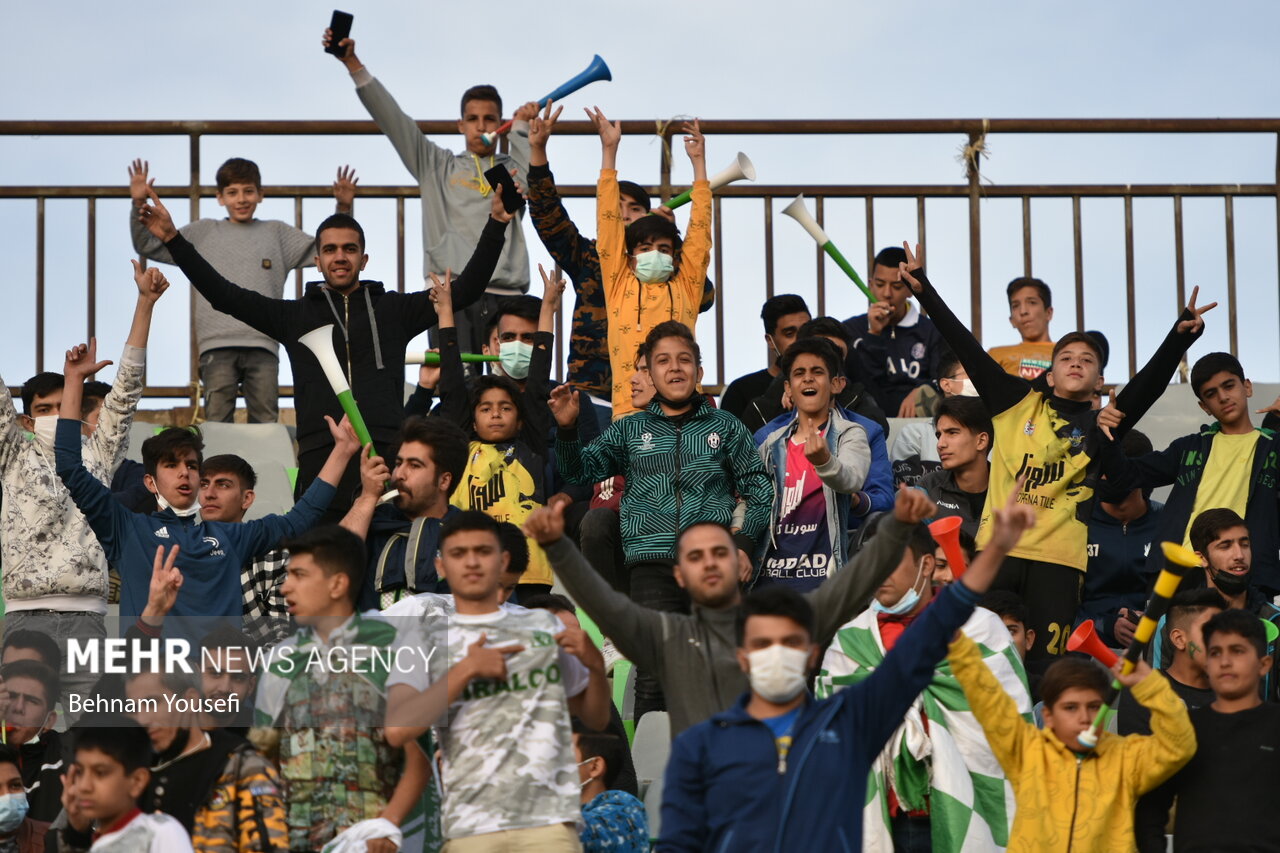 Mehr News Agency Fans in Arak prepare for Hazfi Cup semi final