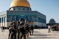 Zionist army forces, settlers attack Al-Quds Mosque again