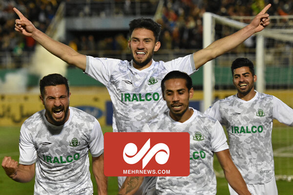 جشن و شادمانی بازیکنان آلومینیوم پس از صعود به فینال جام حذفی 