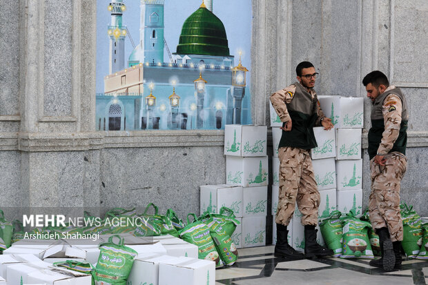 بعدازظهر امروز یکصد و ده هزار بسته کمک های مومنانه توسط <a href='https://sayeb.ir/tag/%d8%b3%d9%be%d8%a7%d9%87-%d8%aa%d9%87%d8%b1%d8%a7%d9%86'>سپاه تهران</a> بزرگ برای مردم نیازمند و محروم ارسال شد