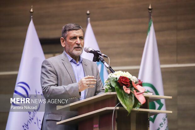 محمد حسین صفار هرندی پژوهشگر تاریخ در حال سخنرانی در آیین پایانی دومین جایزه کتاب تاریخ انقلاب اسلامی است