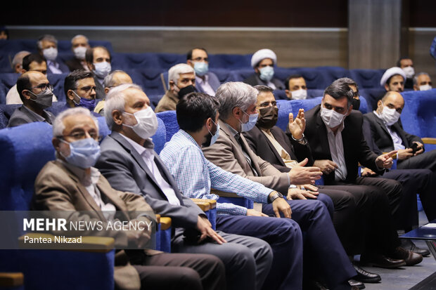 محمد مهدی اسماعیلی وزیر فرهنگ و ارشاد اسلامی در آیین پایانی دومین جایزه کتاب تاریخ انقلاب اسلامی حضور دارد