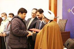 اهدای یک هزار جلد قرآن کریم به خط بریل به روشندلان در مشهد