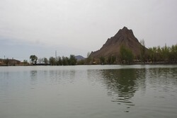 VIDEO: 'Gerdab Bonn' lake in SW Iran