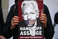 UK court approves extradition of Julian Assange to US