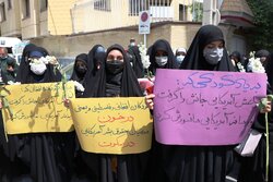 Afganistan'daki okul saldırısı İran'da protesto edildi