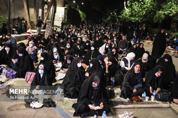 مراسم احیای شب نوزدهم ماه مبارک رمضان ۱۴۰۱ شامگاه چهارشنبه ۳۱ فروردین ماه در مسجد دانشگاه تهران برگزار شد