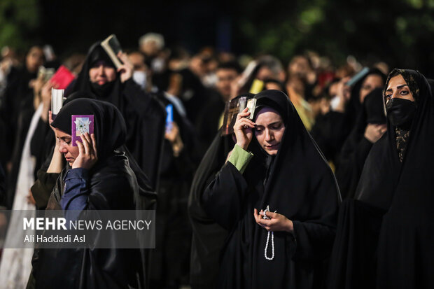 مراسم احیای شب نوزدهم ماه مبارک رمضان ۱۴۰۱ شامگاه چهارشنبه ۳۱ فروردین ماه در مسجد دانشگاه تهران برگزار شد
