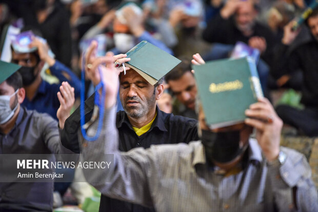 İran'daki Şeb-i İhya gecesinden kareler