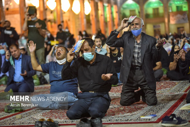 İran'daki Şeb-i İhya gecesinden kareler