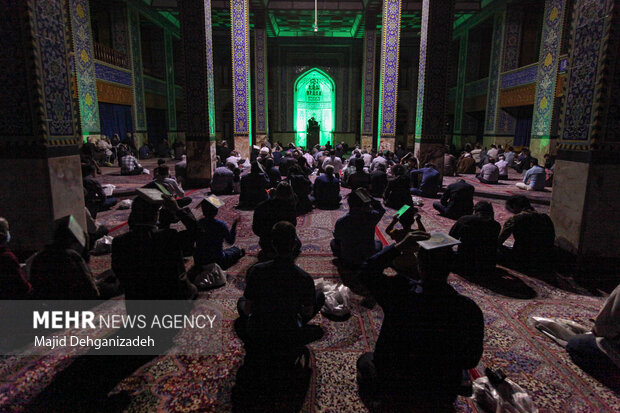 مراسم احیای شب ۱۹ماه مبارک رمضان در یزد