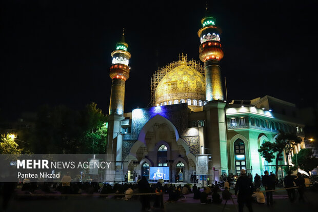 مراسم إحياء ليلة القدر من مسجد الإمام الصادق