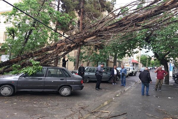 مرگ مرد حدوداً ۳۵ ساله براثر تصادف پراید با درخت در خیابان آتشگاه