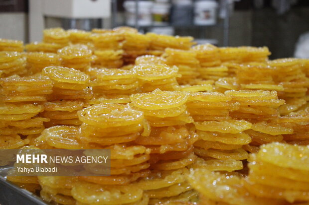 Zoolbia and Bamieh for Iftar in Kermanshah