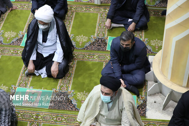 Hoj. Khatami leads Friday prayers in Tehran University campus
