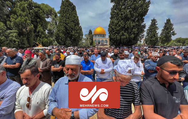 تظاهرات هزاران فلسطینی بعد از اقامه نماز جمعه در مسجدالاقصی