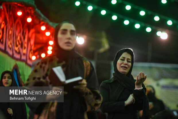 Tehraners observe night of Laylat al-Qadr in Behesht-e Zahra