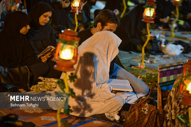 Tehraners observe night of Laylat al-Qadr in Behesht-e Zahra