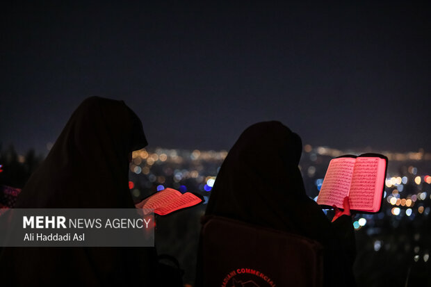 مراسم شب بیست و یکم ماه مبارک رمضان ۱۴۰۱ با حضور گسترده مردم در کهف الشهدا برگزار شد