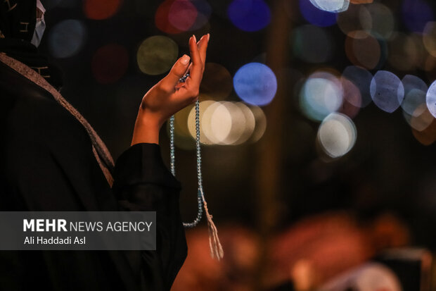 مراسم شب بیست و یکم ماه مبارک رمضان ۱۴۰۱ با حضور گسترده مردم در کهف الشهدا برگزار شد