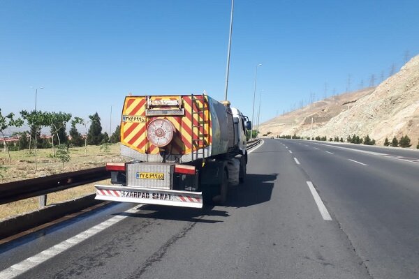 شستشوی ۹۹۷ کیلومتری گاردریل و جداول بزرگراه‌های غرب تهران