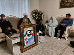 تجلیل نماینده ولی فقیه در کردستان از ایثار خانواده شهدای روحانی
