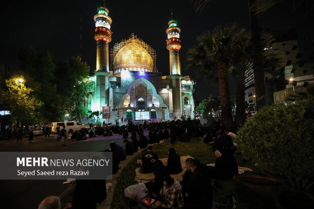 مراسم احیای شب بیست وسوم ماه مبارک رمضان ۱۴۰۱ به همراه آئین معنوی و روحانی قرائت دعای جوشن کبیر، ذکر استغفار و بر سر گرفتن قرآن در مسجد امام صادق (ع) و محوطه میدان فلسطین برگزار شد.