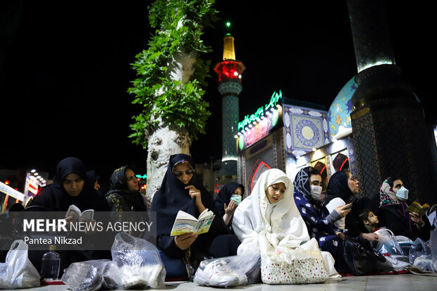 مراسم احیای شب بیست و سوم ماه مبارک رمضان در آستان مبارک امام زاده صالح (ع) برگزار شد