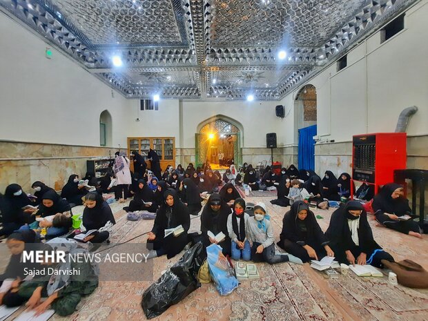 احیای شب بیست و سوم رمضان در امامزاده زیدبن علی خرم آباد