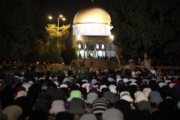 ۶۵ هزار فلسطینی نماز عشا و تراویح را در مسجدالاقصی اقامه کردند