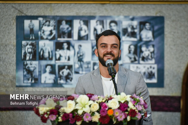 مراسم تقدیر از ورزشکارانی که مقابل حریف اسرائیلی بازی نکردند با حضور علیرضا زاکانی شهردار تهران در زورخانه شهید نامجو برگزار شد.
