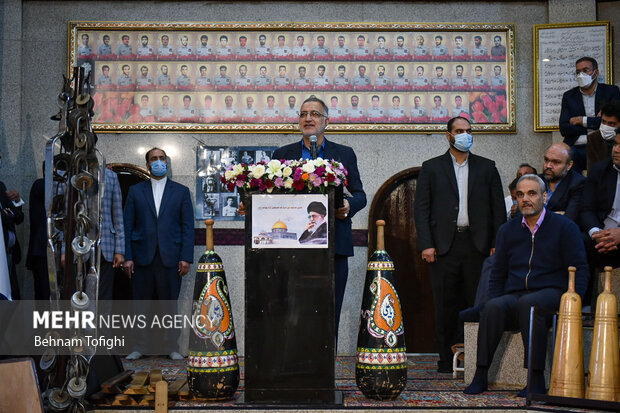 علیرضا زاکانی شهردار تهران در حال سخنرانی در مراسم تقدیر از ورزشکارانی که مقابل حریف اسرائیلی بازی نکردند در زورخانه شهید نامجو برگزار شد است
