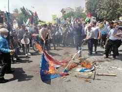 Yezd'de Siyonist Rejim bayrağı ateşe verildi