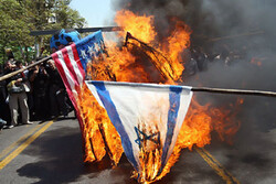 آتش زدن پرچم رژیم صهیونیستی و آمریکا در راهپیمایی روزقدس فیروزکوه