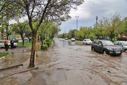 بارش باران و سیلابی شدن خیابان‌های اردبیل