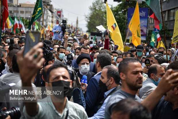 حجت الاسلام سید ابراهیم رئیسی صبح امروز  جمعه ۹ اردیبهشت ۱۴۰۱ در مراسم راهپیمایی روز قدس در تهران حضور پیدا کرد