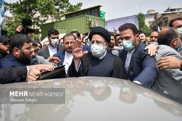 حجت الاسلام سید ابراهیم رئیسی صبح امروز  جمعه ۹ اردیبهشت ۱۴۰۱ در مراسم راهپیمایی روز قدس در تهران حضور پیدا کرد