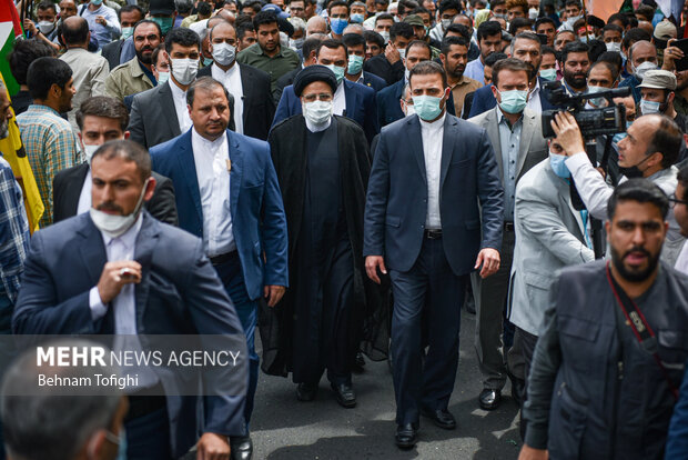 حجت الاسلام سید ابراهیم رئیسی صبح امروز  جمعه ۹ اردیبهشت ۱۴۰۱ در مراسم راهپیمایی روز قدس در تهران حضور پیدا کرد